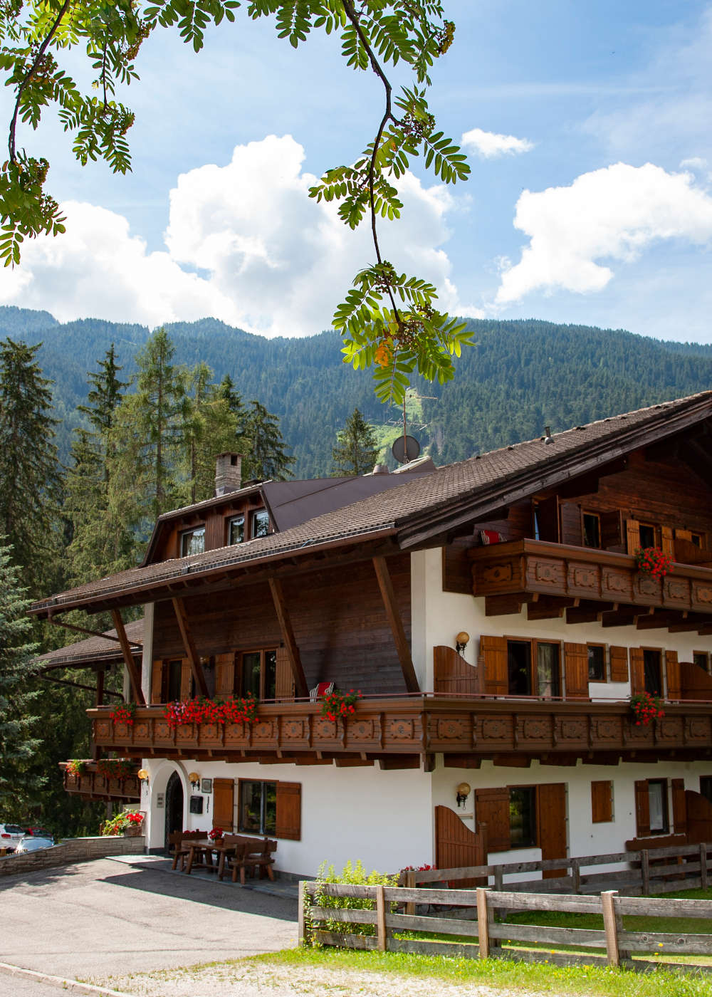 <span><b>Für das kleine Budget: Bezahlbare Appartements</b><br>
In ruhiger Lage, nah an Innichen<br>
<a class="button" href="/online-buchen/">Jetzt buchen</a></span>
